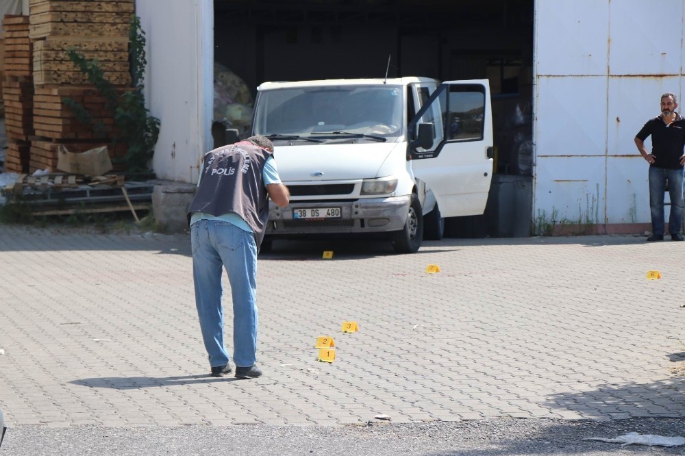 Kavga eden köpekleri ayırmak isterken katil oluyordu 