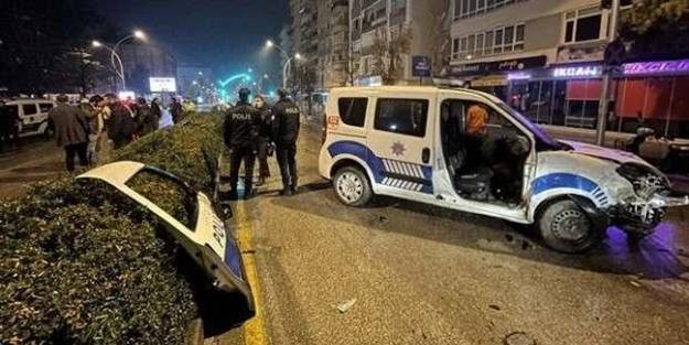 Kavga ihbarına giden iki polis otosu çarpıştı!