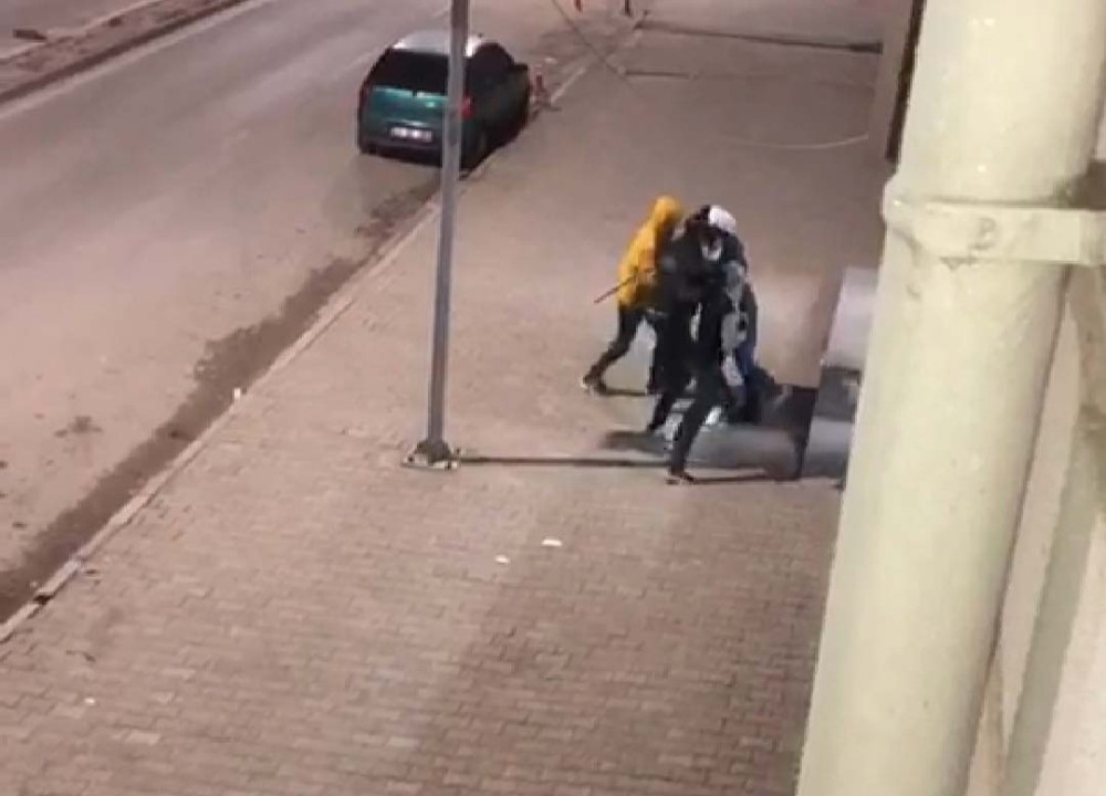 Kavga ihbarına giden polislere pastalı sürpriz 