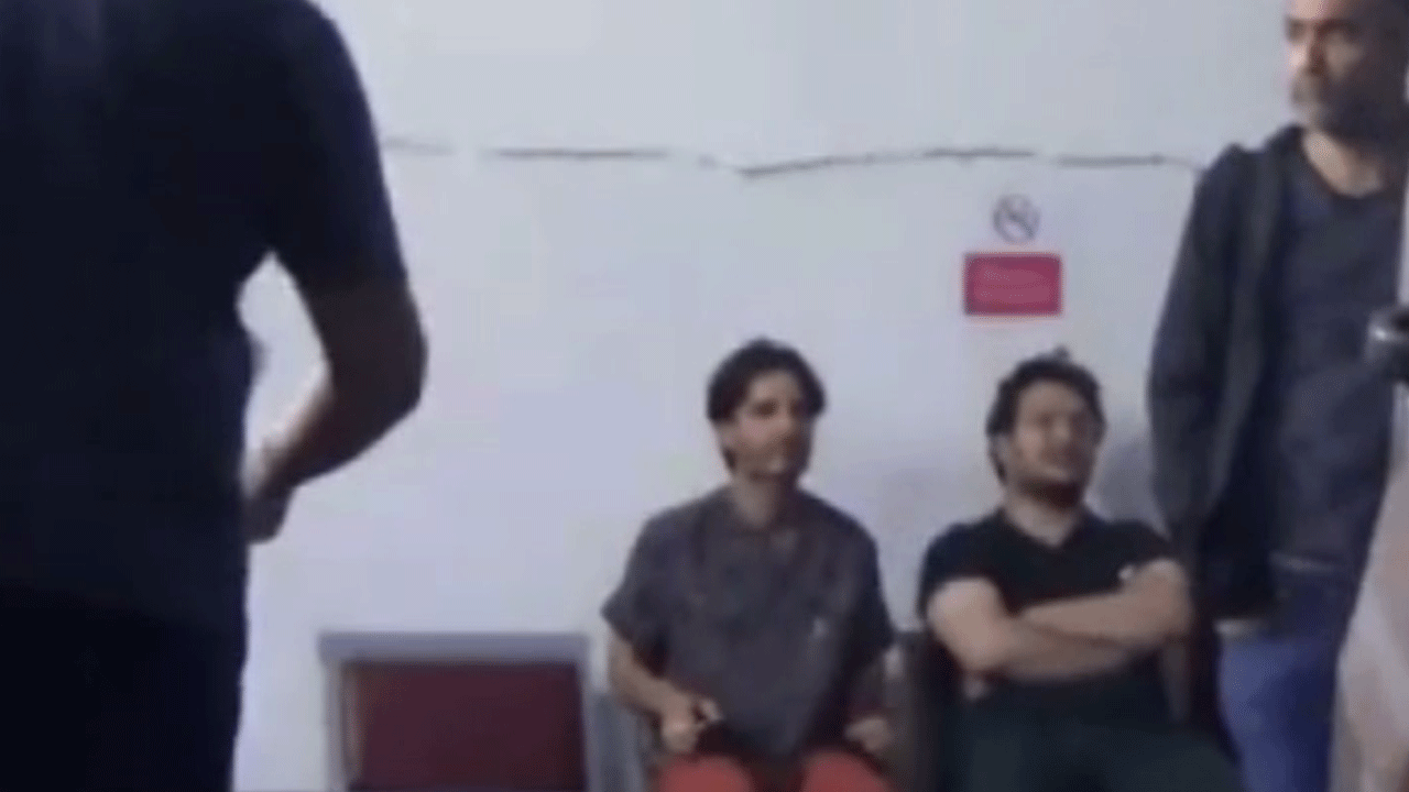 Kavga sırasında yola atlayan gence araba çarptı!