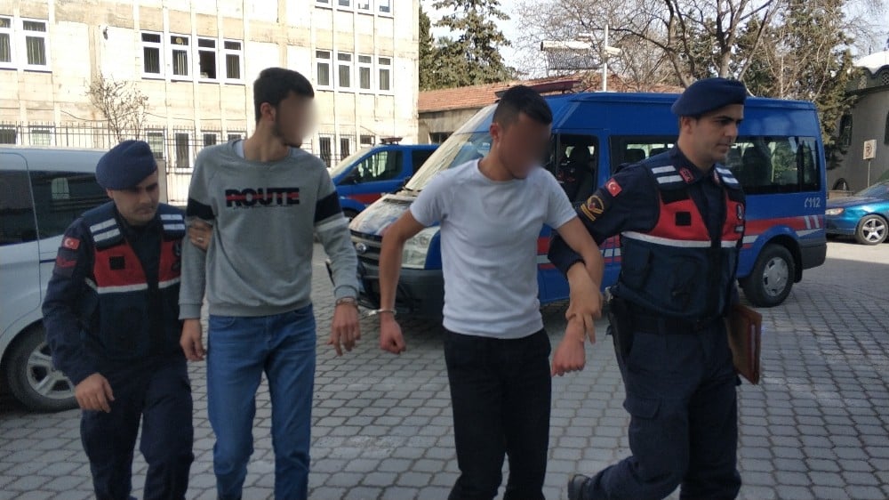 Kavgada bekçiyi bıçaklayan kardeşler adliyeye sevk edildi 