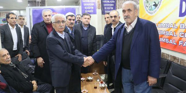 Kavgalı iki aile törenle barıştı
