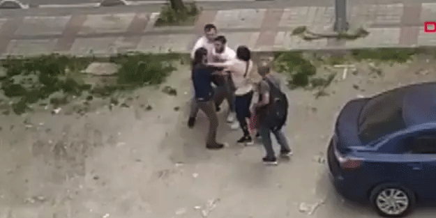 Kavgaya ezanla müdahale etmeye çalıştı