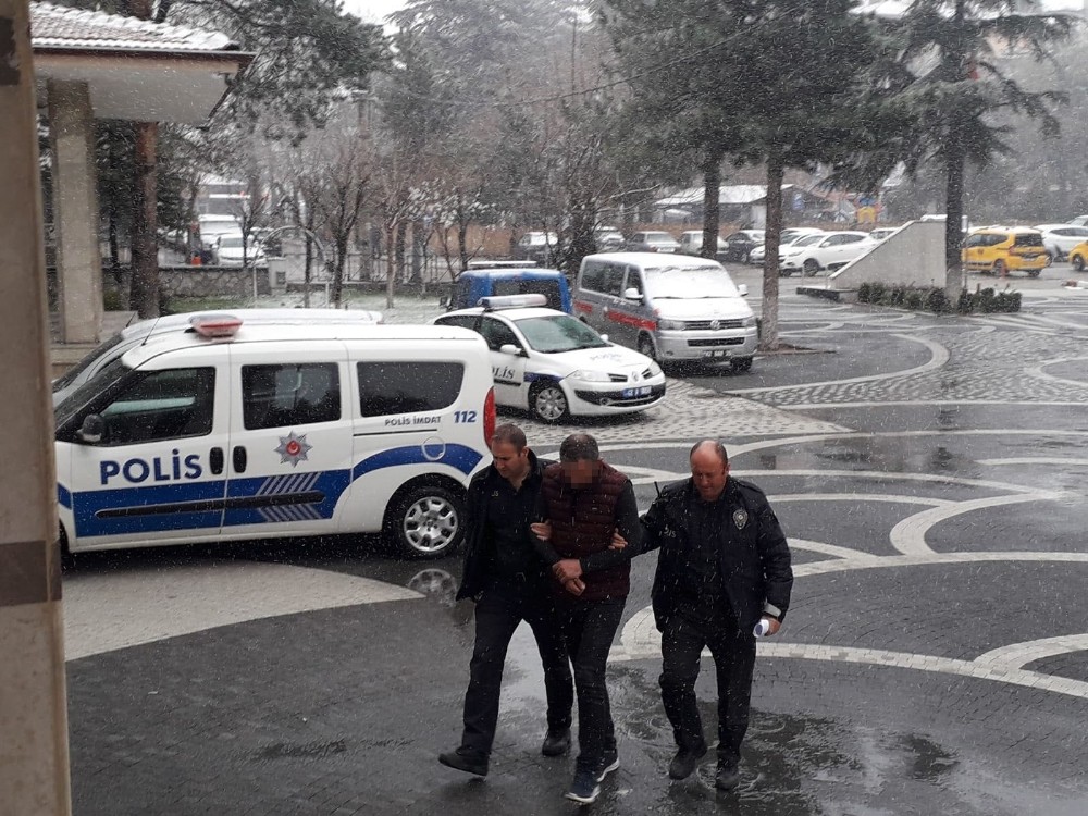 Kavgayı ayırmak isterken tüfekle vurulup yaralandı 