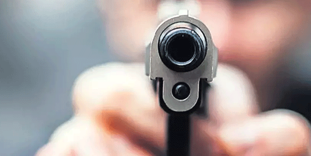 Kavgayı ayırmaya gitti 4 kişiyi vurdu!