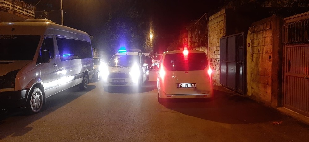 Kavgayı havaya ateş açarak ayırdılar 