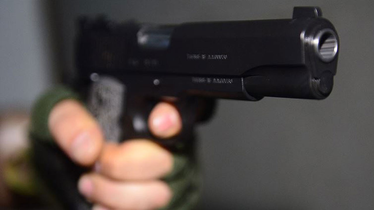 Kavgayı izlerken canından oluyordu! Kurşun kaşından çıktı