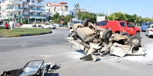 Kavşakta çarpıştılar: 1 ölü 3 yaralı