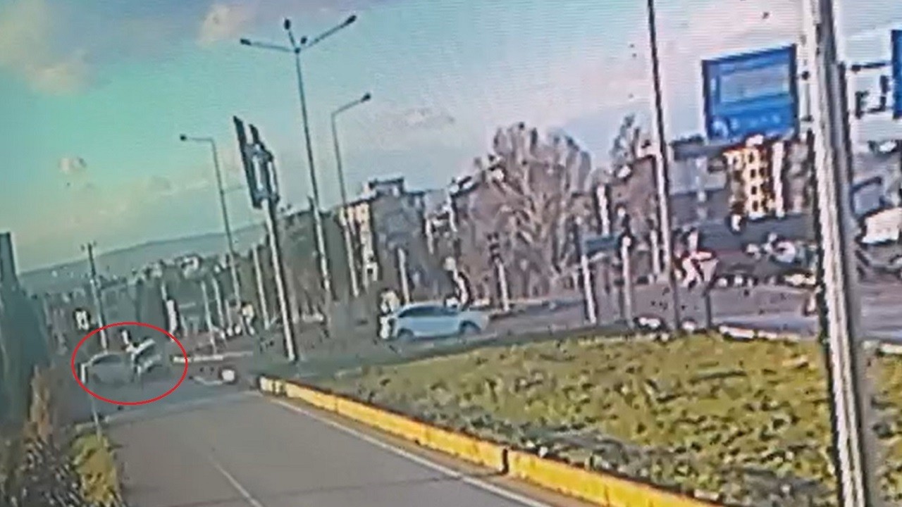 Kavşakta feci kaza: 1 ölü, 1 yaralı!