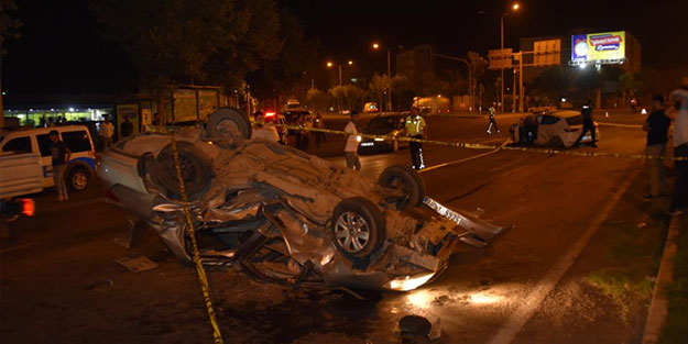 Kavşakta feci kaza: Ölü ve yaralılar var
