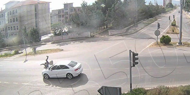 Kavşakta meydana gelen kazalar KGYS kamerasında! Bir anlık dikkatsizlik..