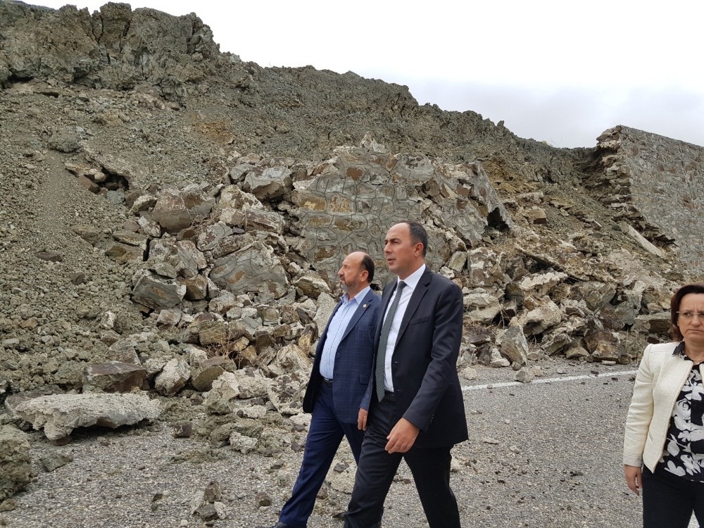 Kavuncu devreye girdi, trafiğe kapanan yol yeniden açılıyor 
