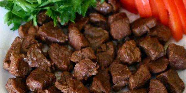 Kavurma tarifi: Bayramda yapılacak en lezzetli ve yumuşak lokum gibi ağızda dağılan kavurma yapımı