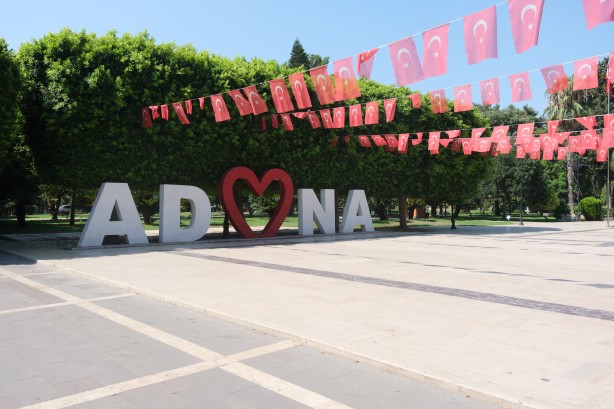 Kavurucu sıcaklar Adana'yı hayalet şehre dönüştürdü