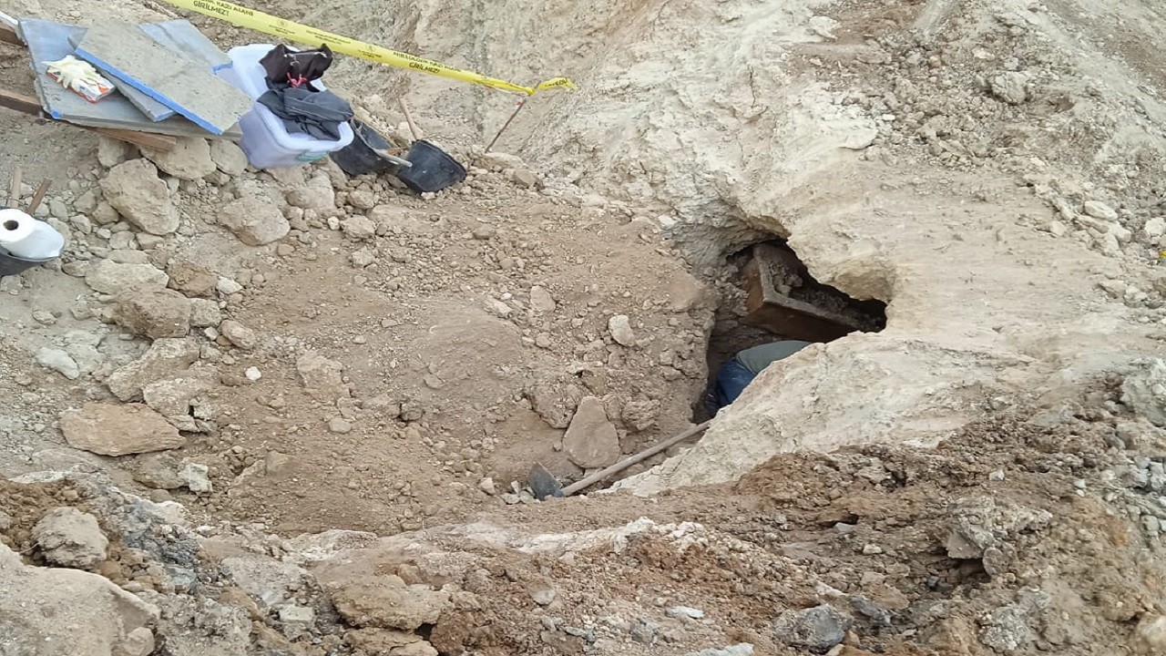 Kaya mezarları ve lahitler gün yüzüne çıktı! Toplu konut kazısında tarih ortaya çıktı