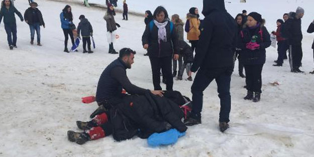 Kayak merkezinde 3 kişi yaralandı