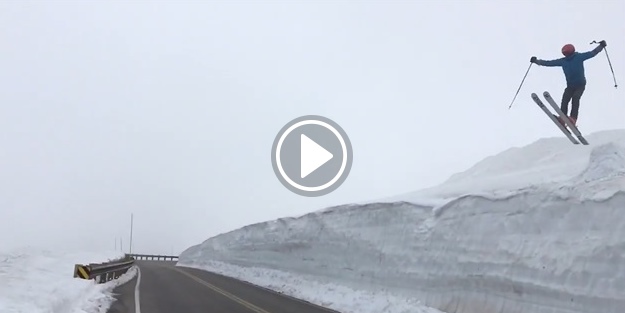 Kayakla yolun karşısına geçmek istedi ama...