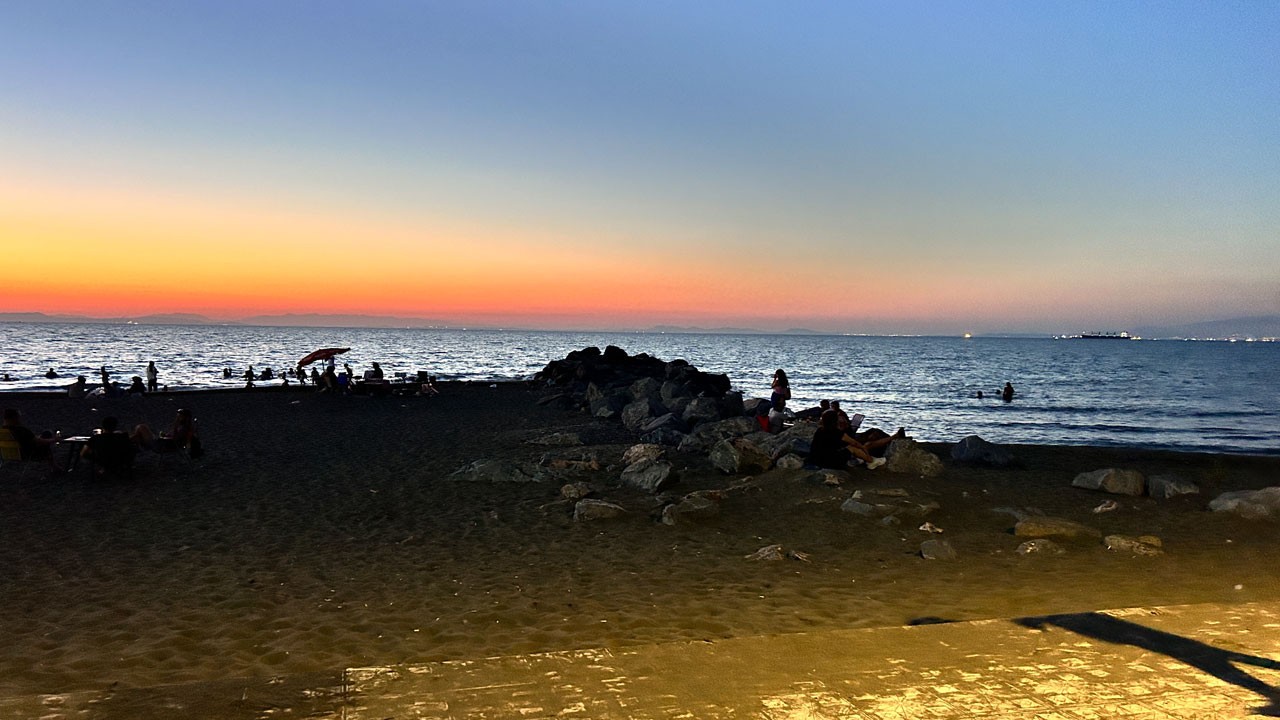 Kayalıklara çakıldı! Serinlemek isterken hastanelik oldu
