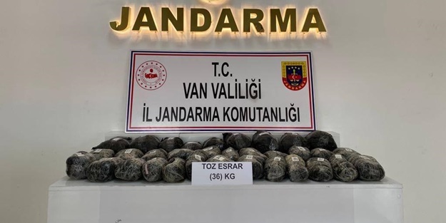 Kayalıklara gizlenmiş 36 kilogram esrar ele geçirildi