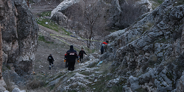 Kayalıklarda cesedi bulunan gencin şüpheli ölümü!
