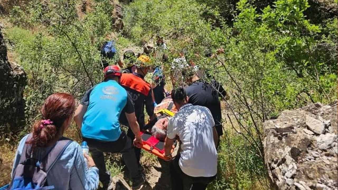 Kayalıklardan düştü, ayağı kırıldı! İmdadına AFAD ve UMKE yetişti