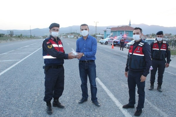 Kayamkam Çiçek, iftar vakti kontrol noktalarını denetledi 