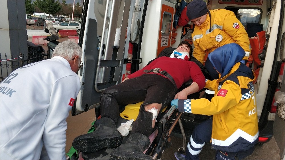 Kayarak devrilen motosikletin sürücüsü hastanelik oldu 