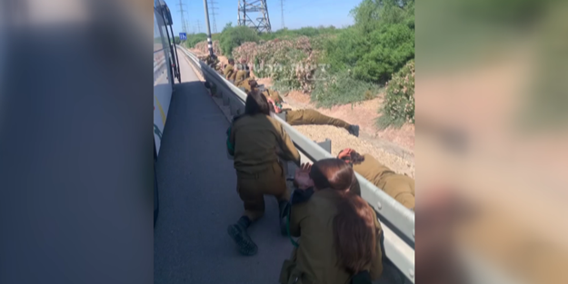 Kaybedeceksiz çünkü öldürdüğünüz çocuklar kadar bile cesur değilsiniz! Zavallı Yahudiler yerlerde sürünüyor