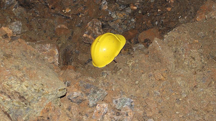 Kaybolan 28 madenciden 4'ünün cesedi bulundu