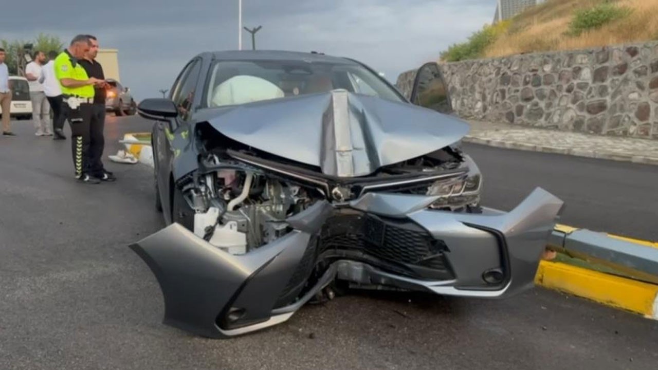 Kaygan yolda direğe ok gibi saplandı