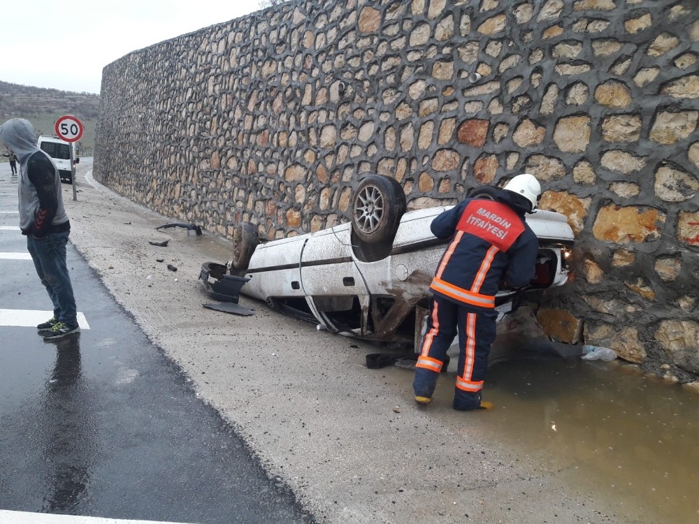 Kayganlaşan yol kazaya neden oldu: 3 yaralı 
