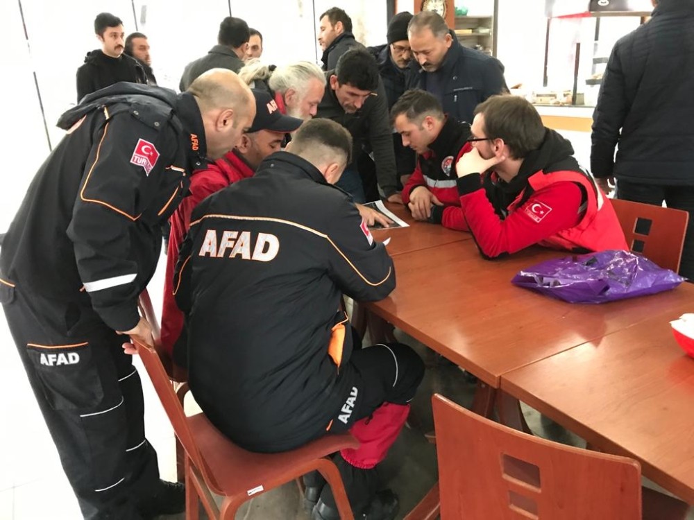Kayıp iş makinesi operatörü 3. günde aranmasına devam ediliyor 