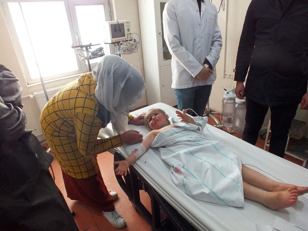 Kayıp kız çocuğu arazide uyurken bulundu 