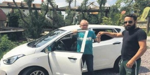 Kayıp köpeğini bulana otomobilini hediye etti!