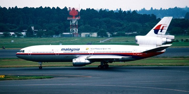 Kayıp Malezya uçağının o parçası bulundu