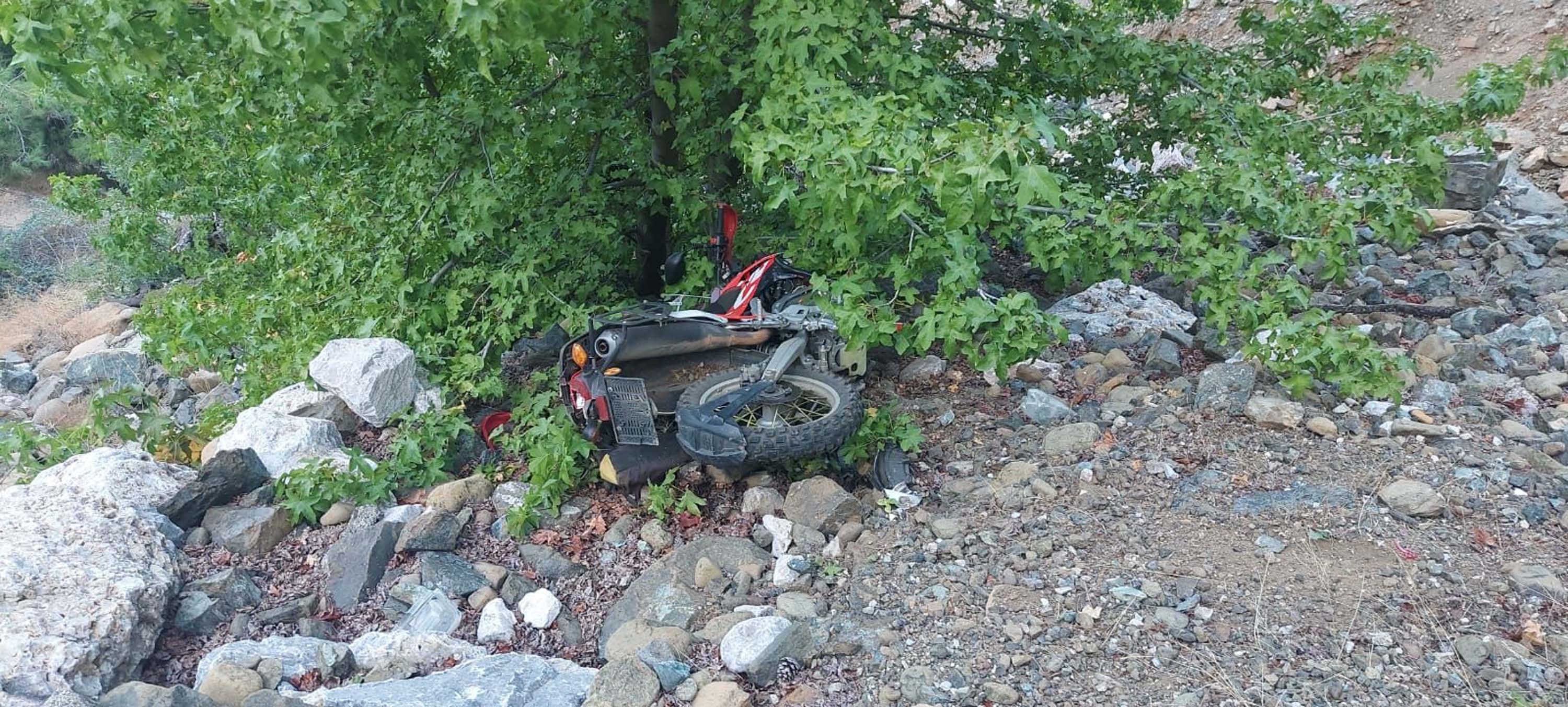 Kayıp motosikletli, uçurumda ölü bulundu