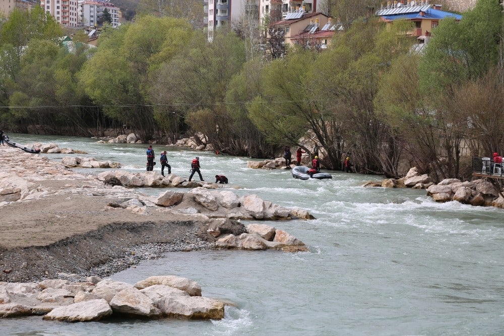 Kayıp Uzman Çavuş Güneş’i arama çalışmaları sürüyor 