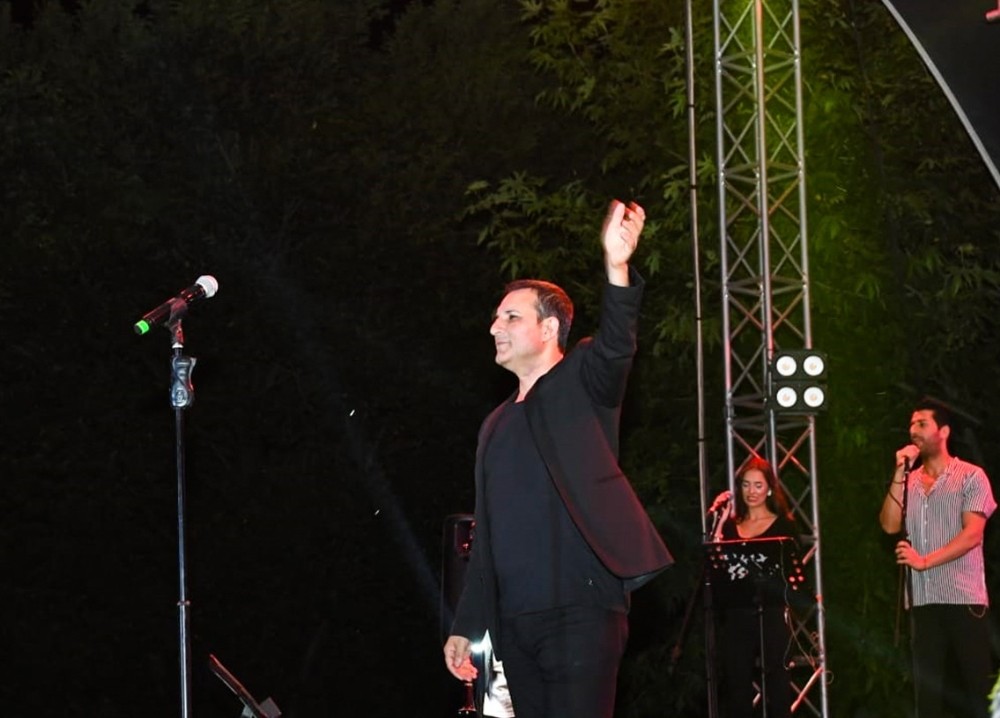 Kayısı festivalinde Rafet El Roman coşkusu 