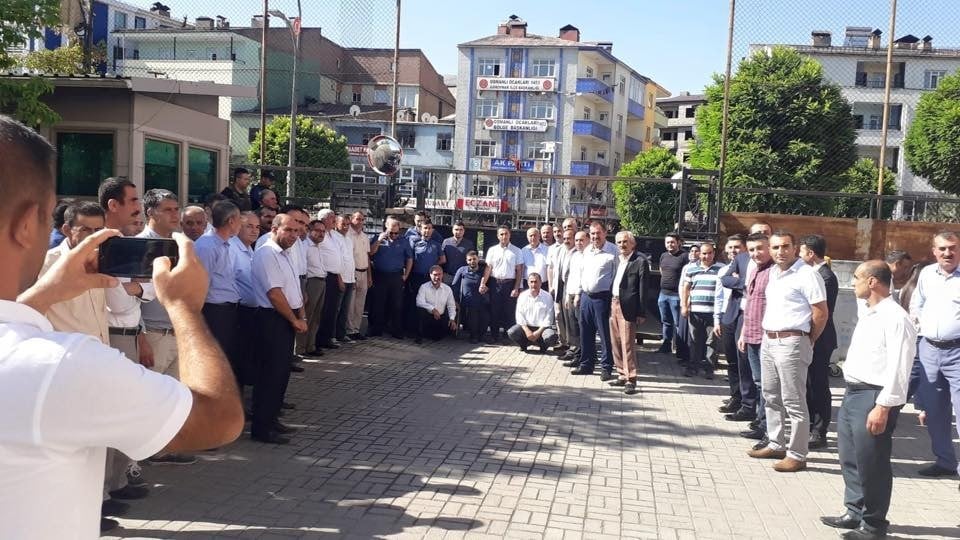 Kaymakam Alibeyoğlu vatandaşlarla vedalaşarak ilçeden ayrıldı 