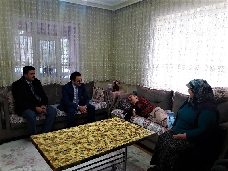 Kaymakam Alkan’dan engellilere ziyaret 