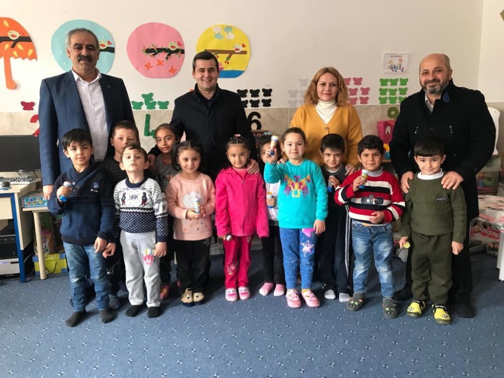 Kaymakam anaokulu öğrencileri ile çocuklar gibi eğlendi 