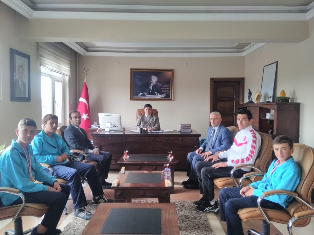 Kaymakam Büyükköse şampiyonları ağırladı 