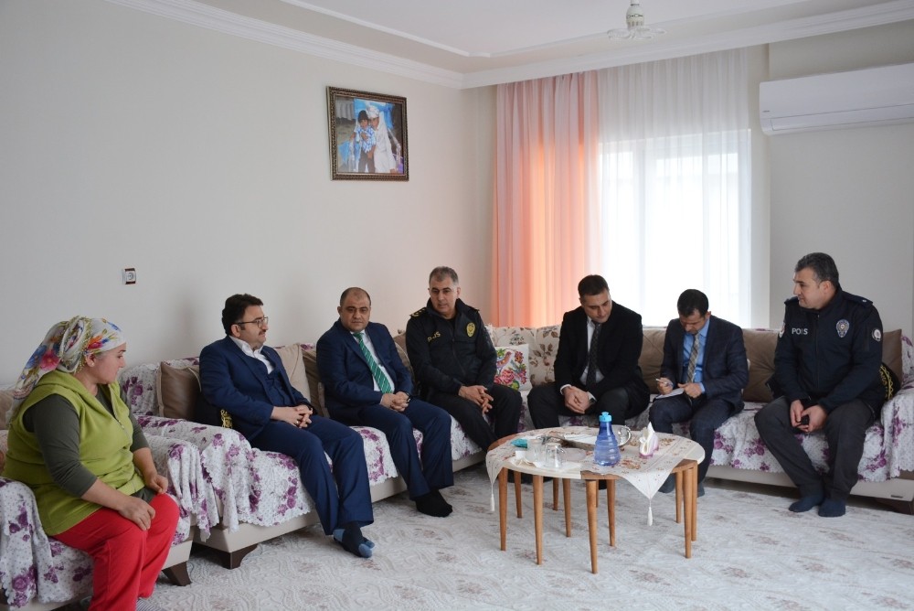 Kaymakam Çam şehit yakınını ziyaret etti 