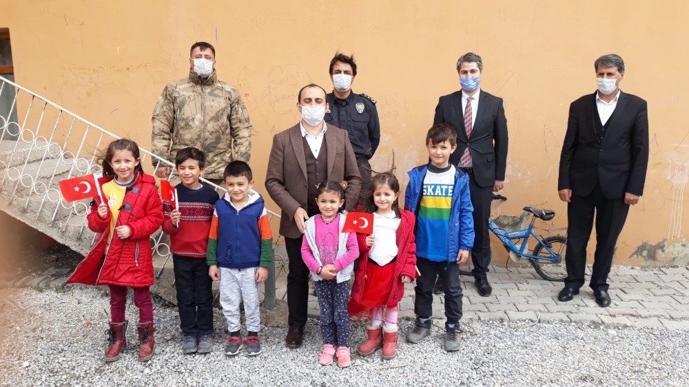 Kaymakam Can’dan 23 Nisan’da dünyaya gelen çocuğa sürpriz 