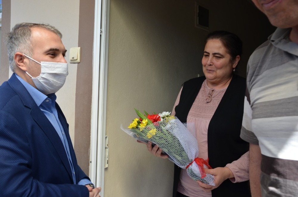 Kaymakam Duru, şehit annelerini unutmadı 