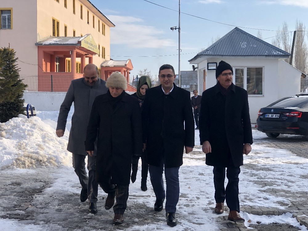 Kaymakam Ersöz, bakım evlerindeki çocukları ziyaret etti 