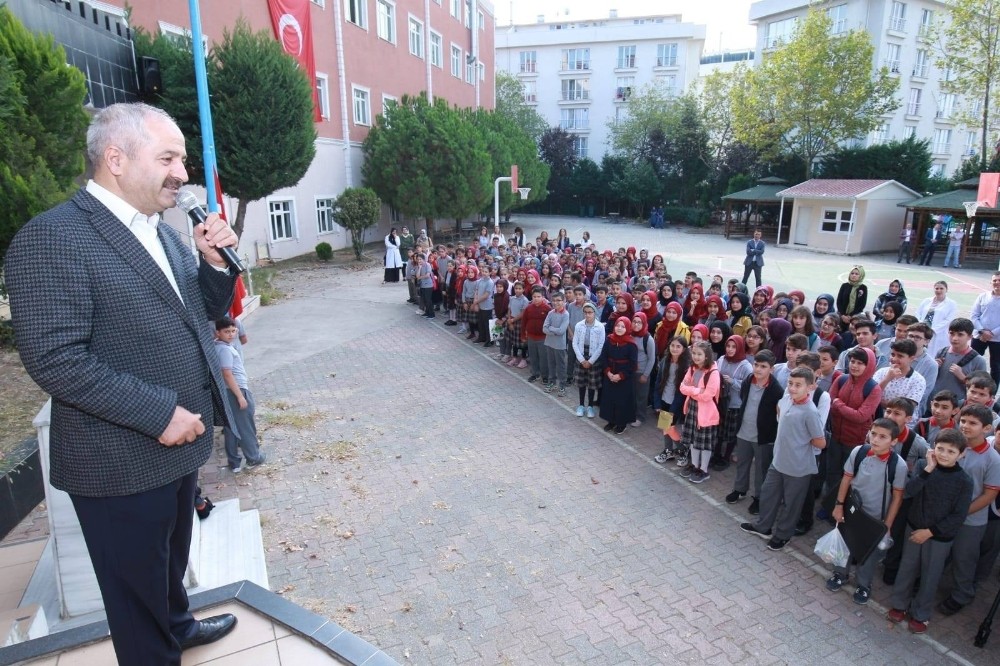 Kaymakam Güler ve Başkan Büyükgöz Bayrak törenine katıldı 