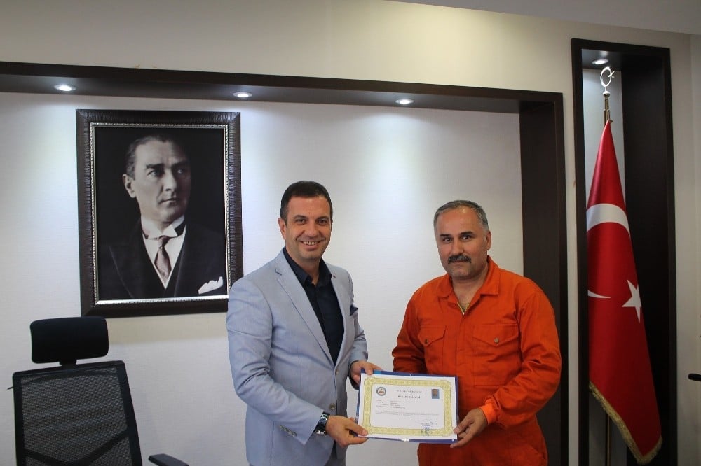 Kaymakam Gürçam’dan başarılı öğretmenlere ödül 