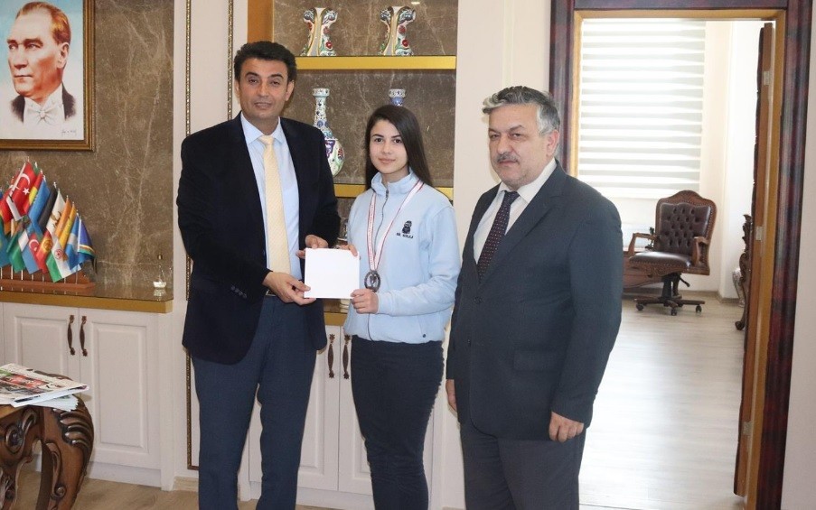 Kaymakam Kara’dan başarılı öğrencilere tebrik 