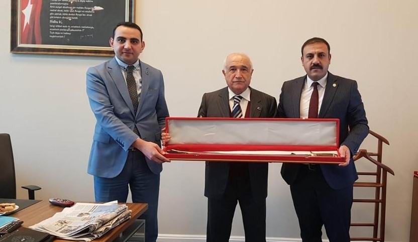 Kaymakam Karakaş ve Belediye Başkanı Hakanoğlu, CB Yüksek İstişare Kurulu Üyesi Cemil Çiçek’i ziyaret etti 